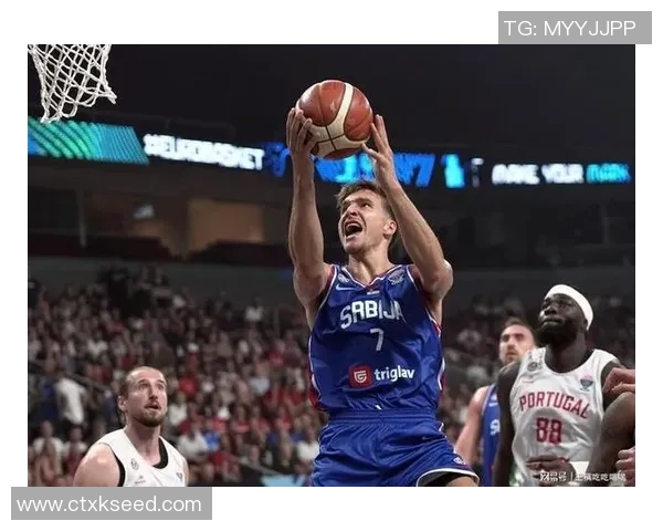 约维奇半场表现亮眼6投3中罚球全中贡献10分外加3篮板2助攻1盖帽