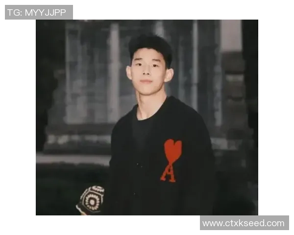 俄勒冈大学现场同曦球迷热情助威林葳标语引发关注