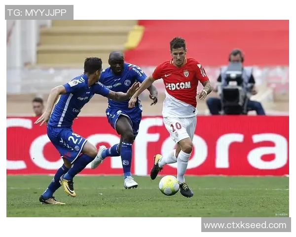 朗斯时隔19年重返法甲榜首托万双响助球队逆转昂热