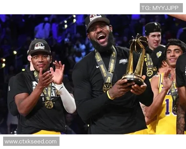 浓眉称赞里夫斯表现出色球迷高喊MVP展现支持与期待