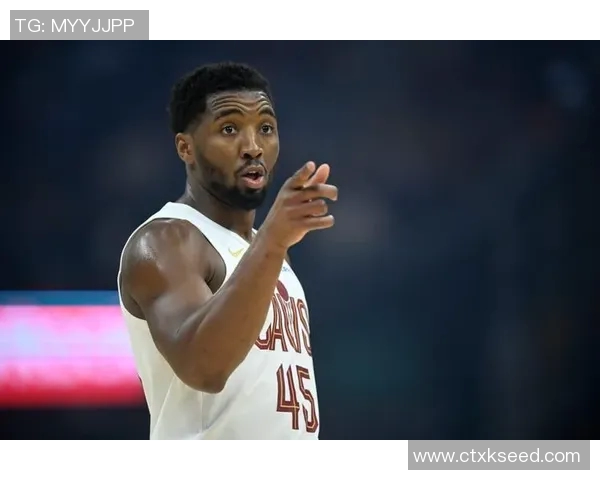 多诺万米切尔半场表现低迷9投仅3中三分球命中率不佳仅得9分4助