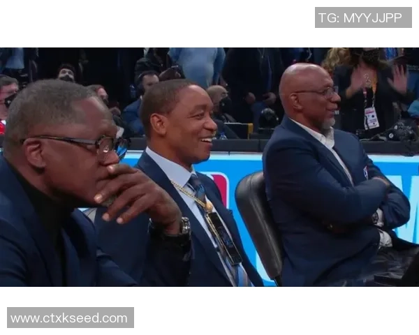 昔日好友重聚赛后杰伦格林与狄龙携火箭队友畅谈欢笑温情瞬间