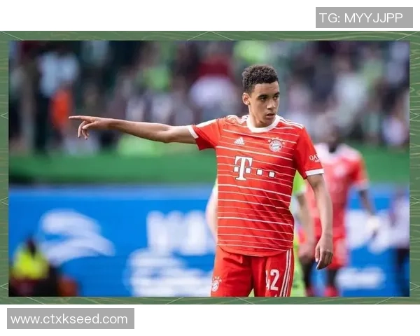 穆西亚拉即将回归拜仁合练今日进行单独训练状态良好