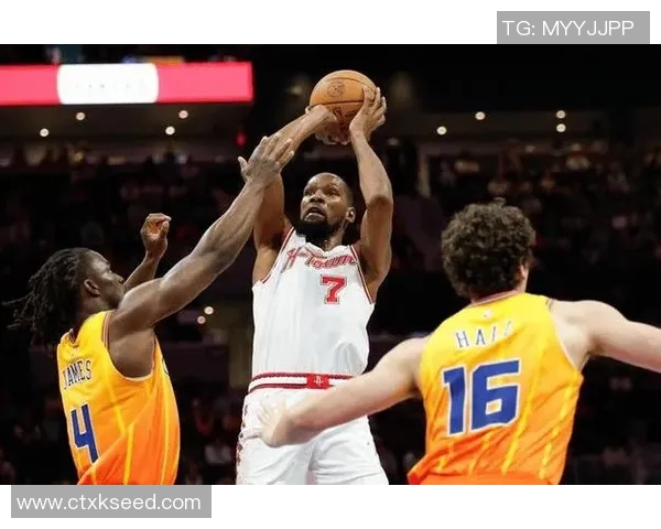 杜兰特三节表现抢眼15投8中贡献22分5篮板1助攻2盖帽第三节状态略有下滑 杜兰特三节表现抢眼15投8中贡献22分5篮板1助攻2盖帽第三节状态略有下滑